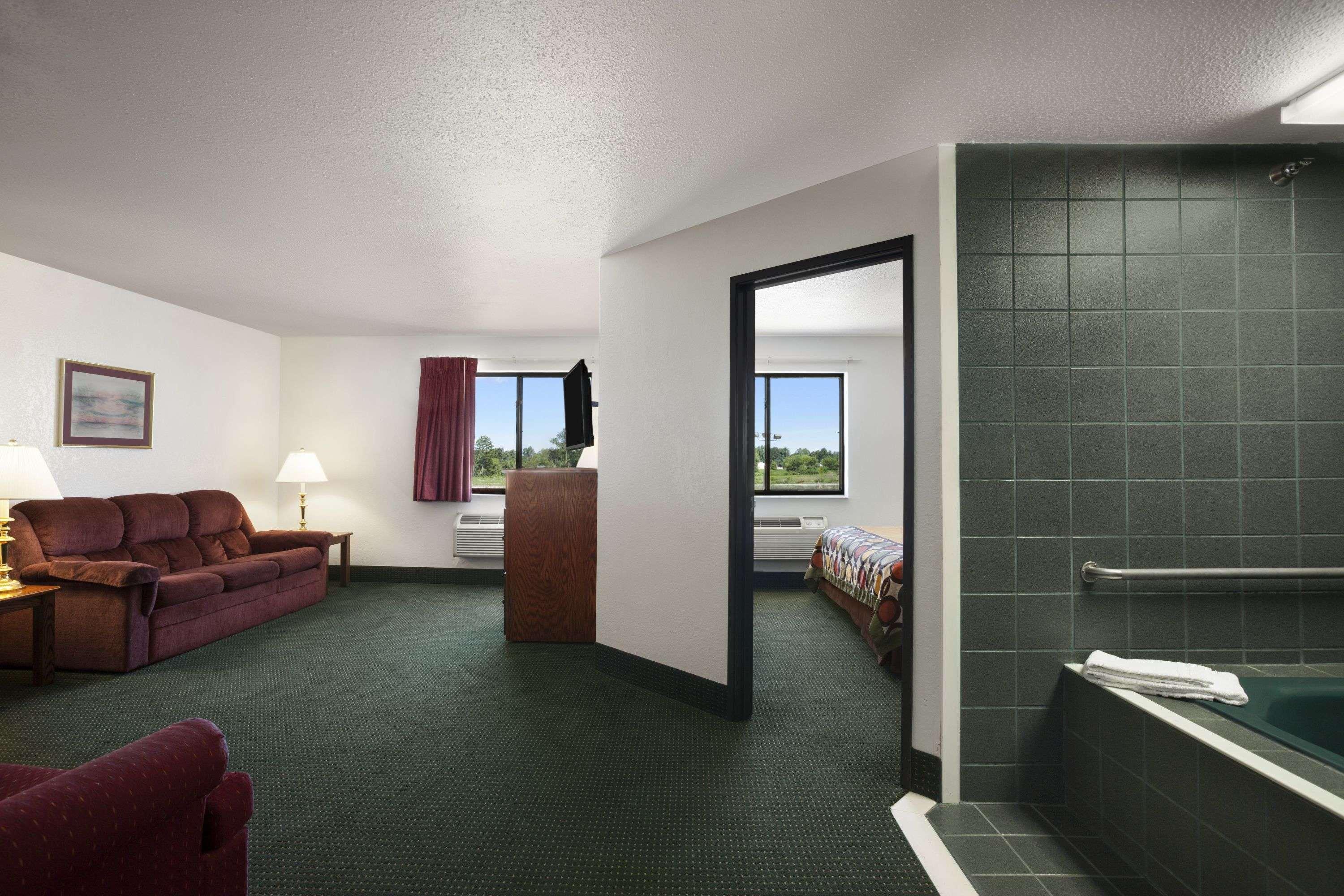 Super 8 By Wyndham Bowling Green Exteriör bild
